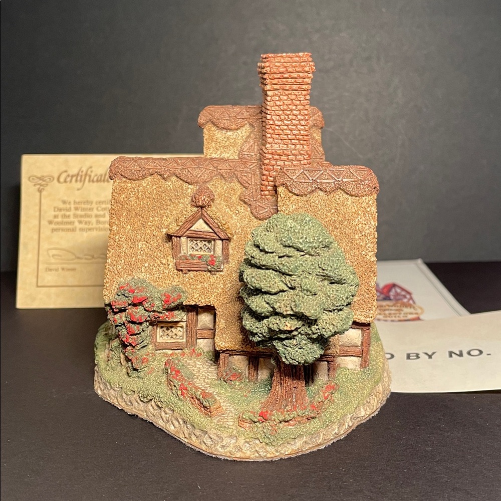 Vintage David Winter Cottage